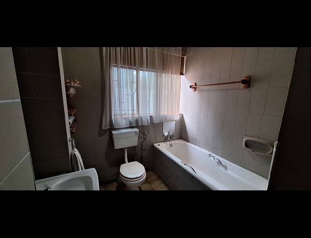 4 bed property for sale in CAPITAL PARK